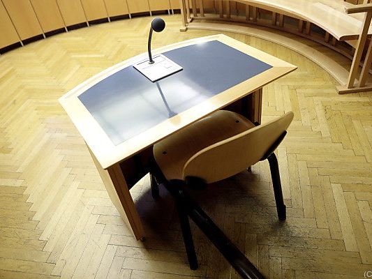 Zwei Männer waren angeklagt, aber nur ein Urteil gefällt Zwei Männer waren angeklagt, aber nur ein Urteil gefällt