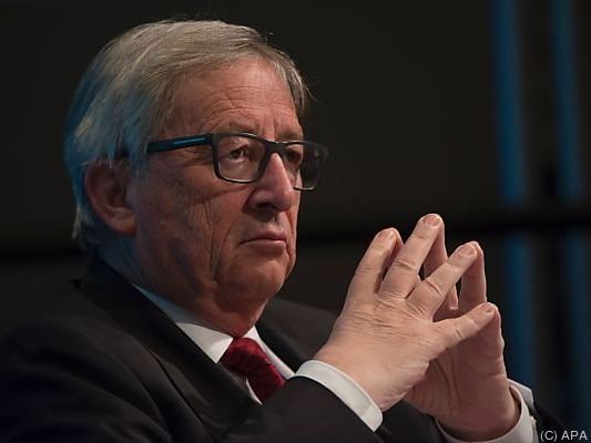 Juncker berät sich mit seinen Kommissaren Juncker berät sich mit seinen Kommissaren