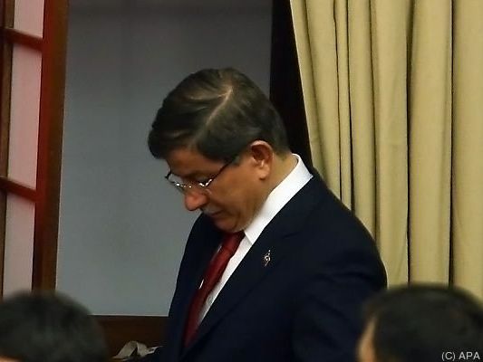 Davutoglu schmiss im Kampf gegen Erdogan das Handtuch Davutoglu schmiss im Kampf gegen Erdogan das Handtuch