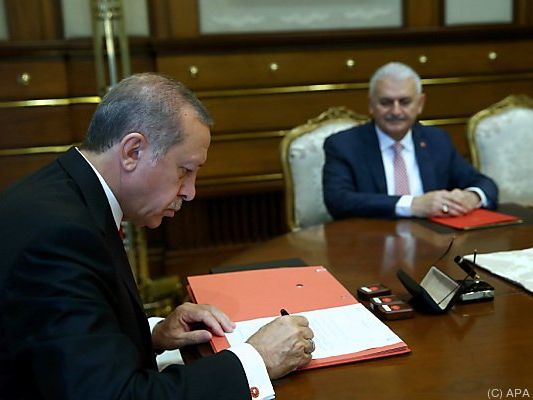 Erdogan und Yildirim bei einem Treffen am Dienstag Erdogan und Yildirim bei einem Treffen am Dienstag