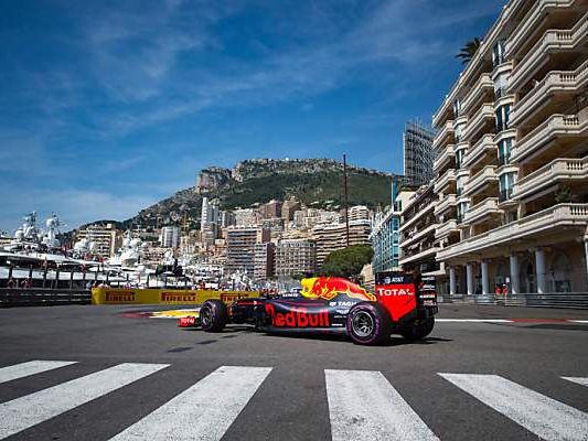 Red-Bull-Pilot setzte sich vor Nico Rosberg und Lewis Hamilton durch Red-Bull-Pilot setzte sich vor Nico Rosberg und Lewis Hamilton durch