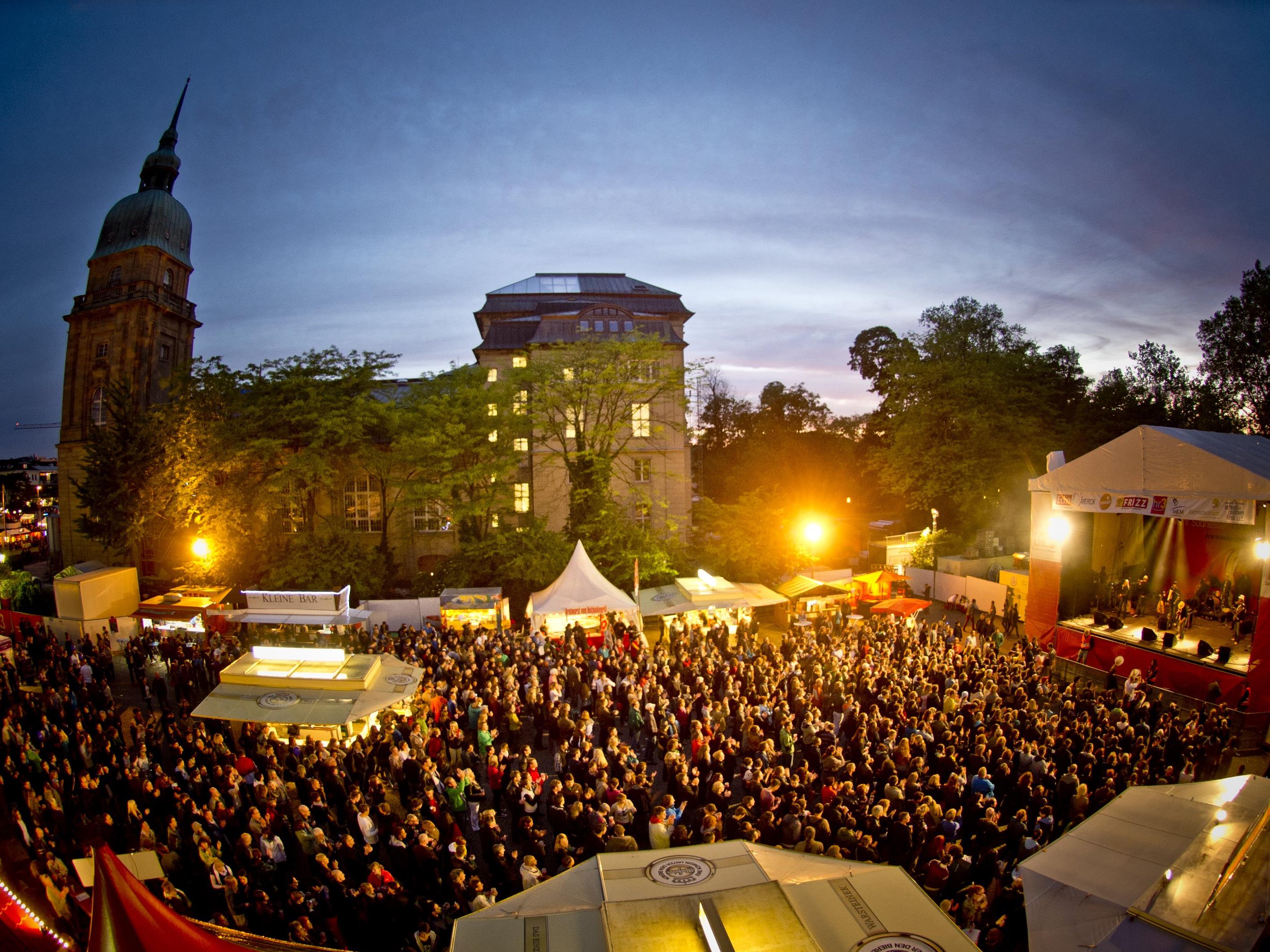 Nach dem Schlossgrabenfest in Darmstadt meldeten sich bisher 18 Frauen wegen sexueller Übergriffe bei der Polizei.