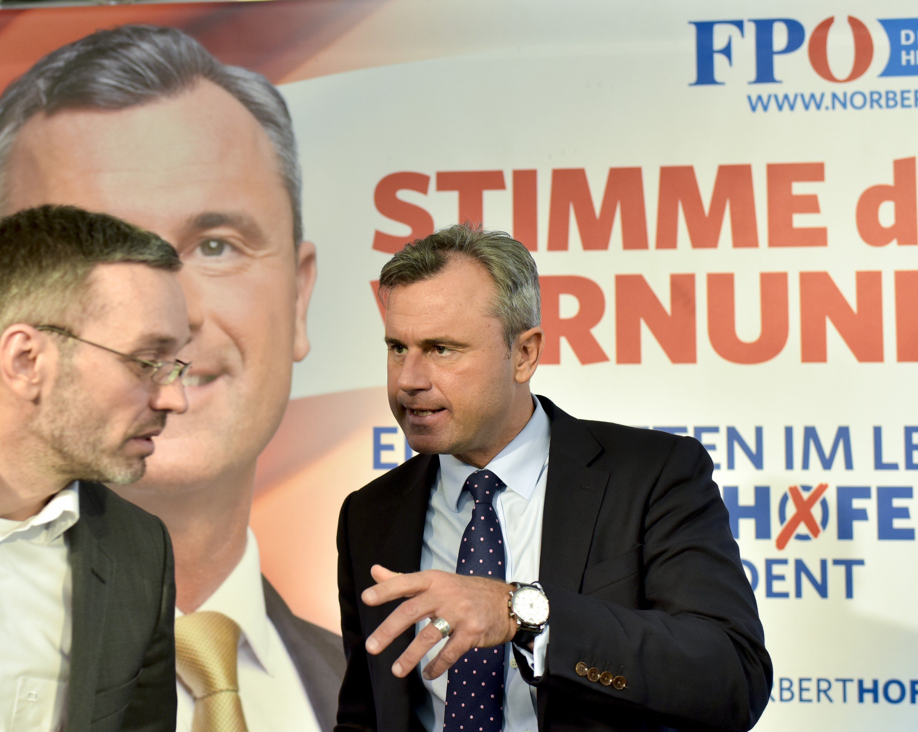 Hofer appelliert an bürgerliche Griss-Wähler. Hofer appelliert an bürgerliche Griss-Wähler.