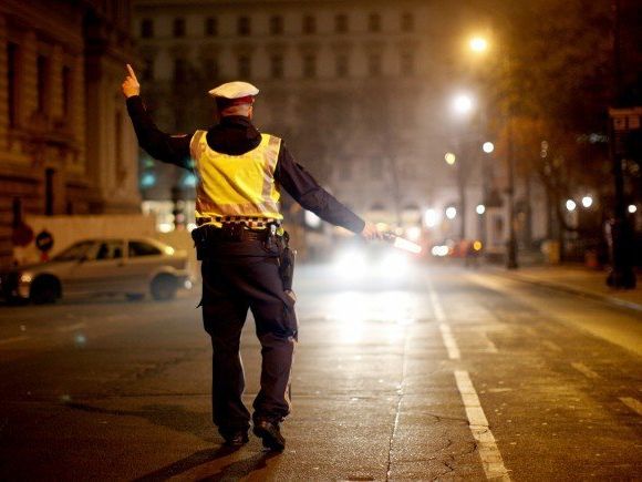 Mittwoch und Donnerstag führte die Polizei in Floridsdorf Schwerpunktkontrollen durch. Mittwoch und Donnerstag führte die Polizei in Floridsdorf Schwerpunktkontrollen durch.