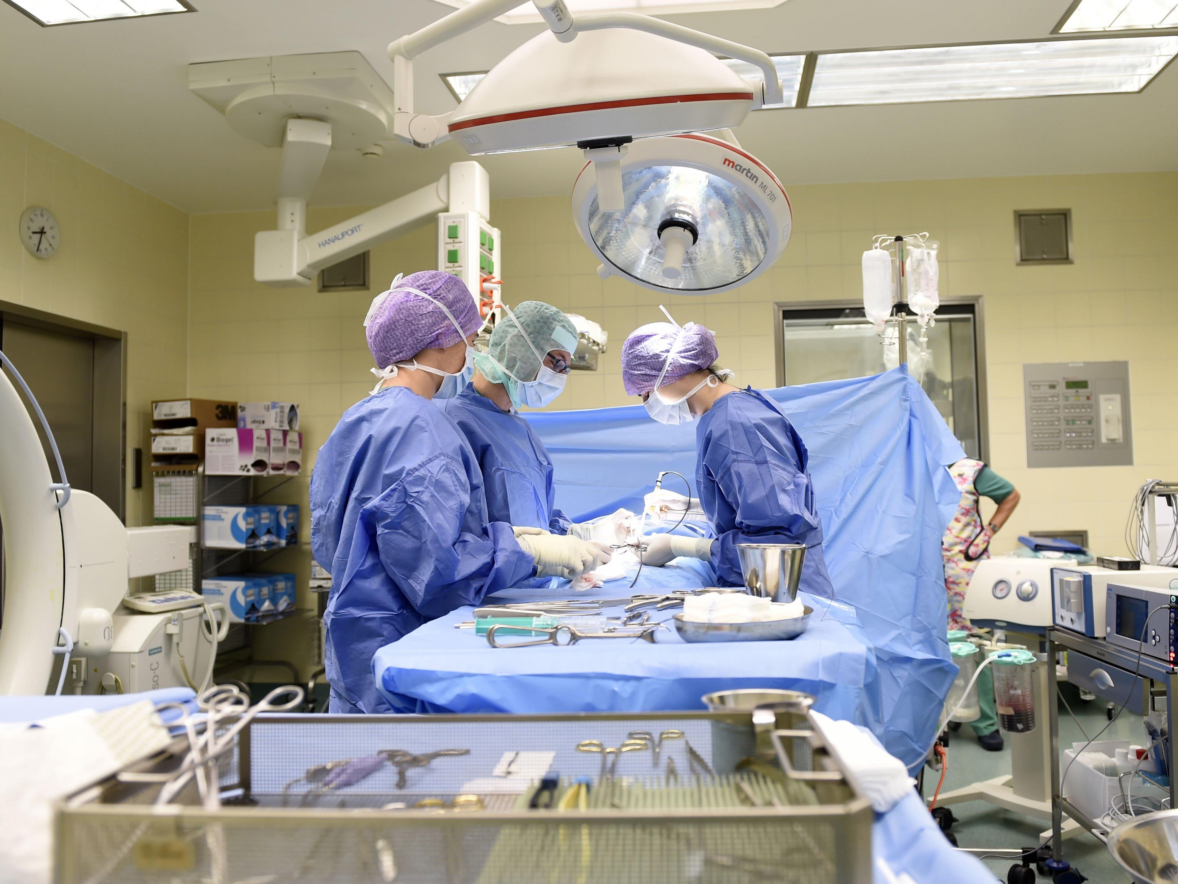 Eine Wiener Chirurgin soll Dutzende Patientengutachten gefälscht haben.