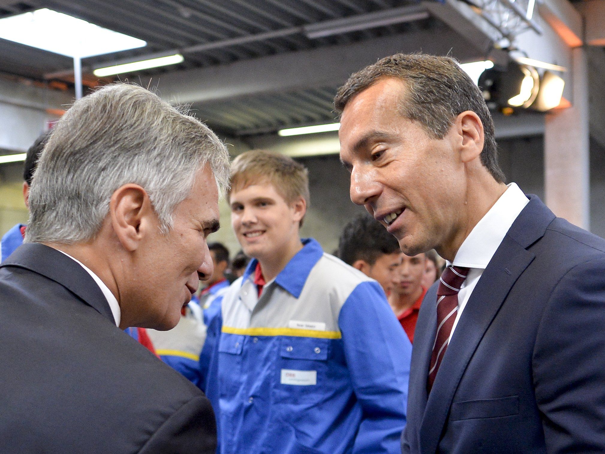 Christian Kern (rechts) folgt Werner Faymann. Christian Kern (rechts) folgt Werner Faymann.