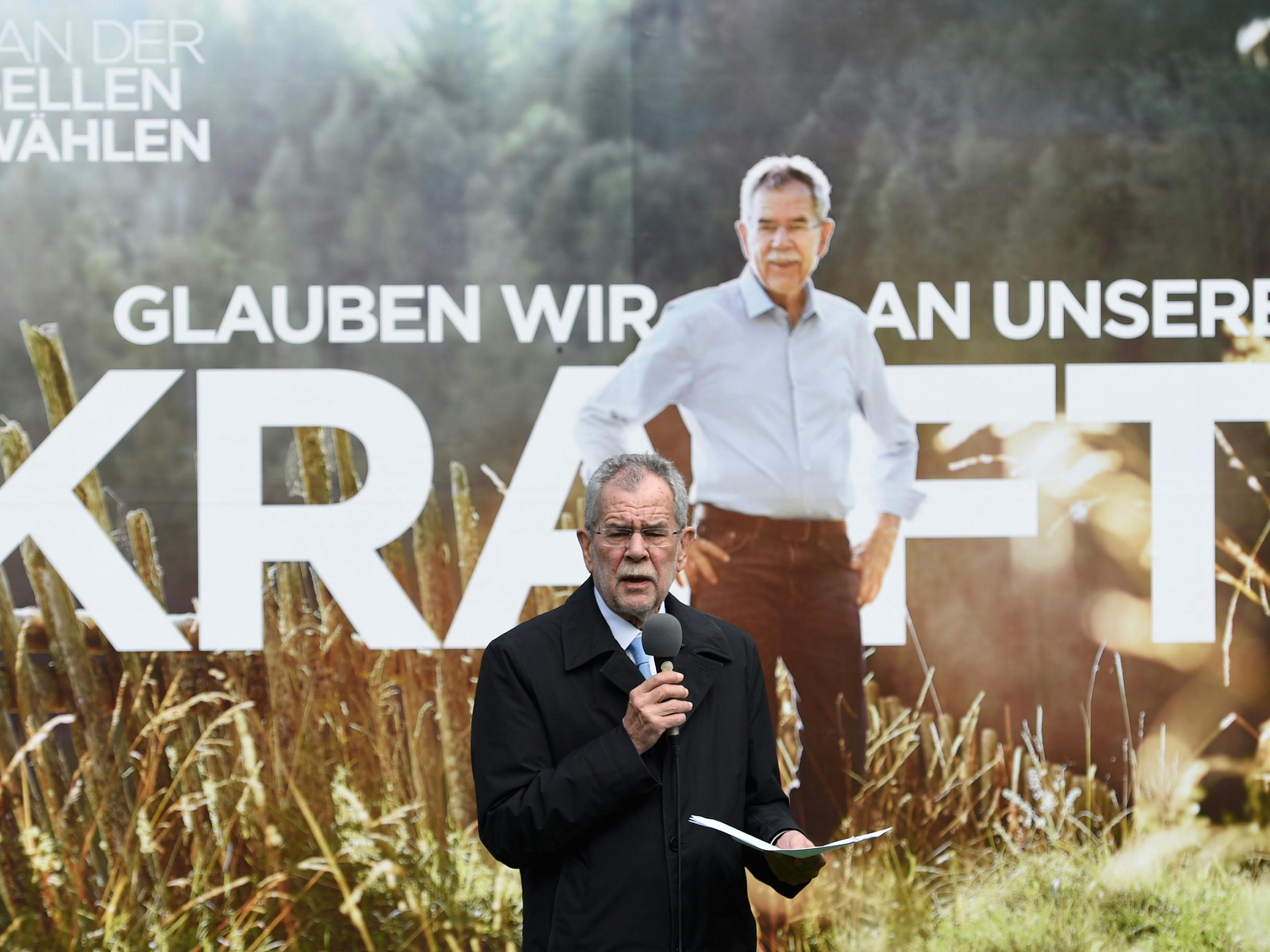 Die FPÖ kritisiert die Plakat-Überlassung scharf.