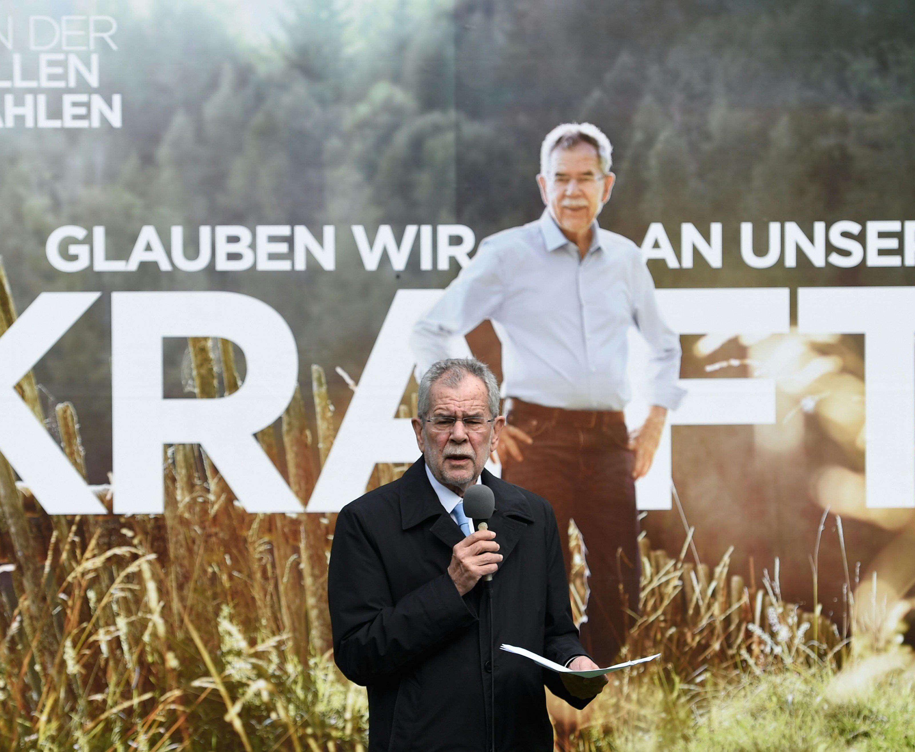 Die FPÖ kritisiert die Plakat-Überlassung scharf. Die FPÖ kritisiert die Plakat-Überlassung scharf.