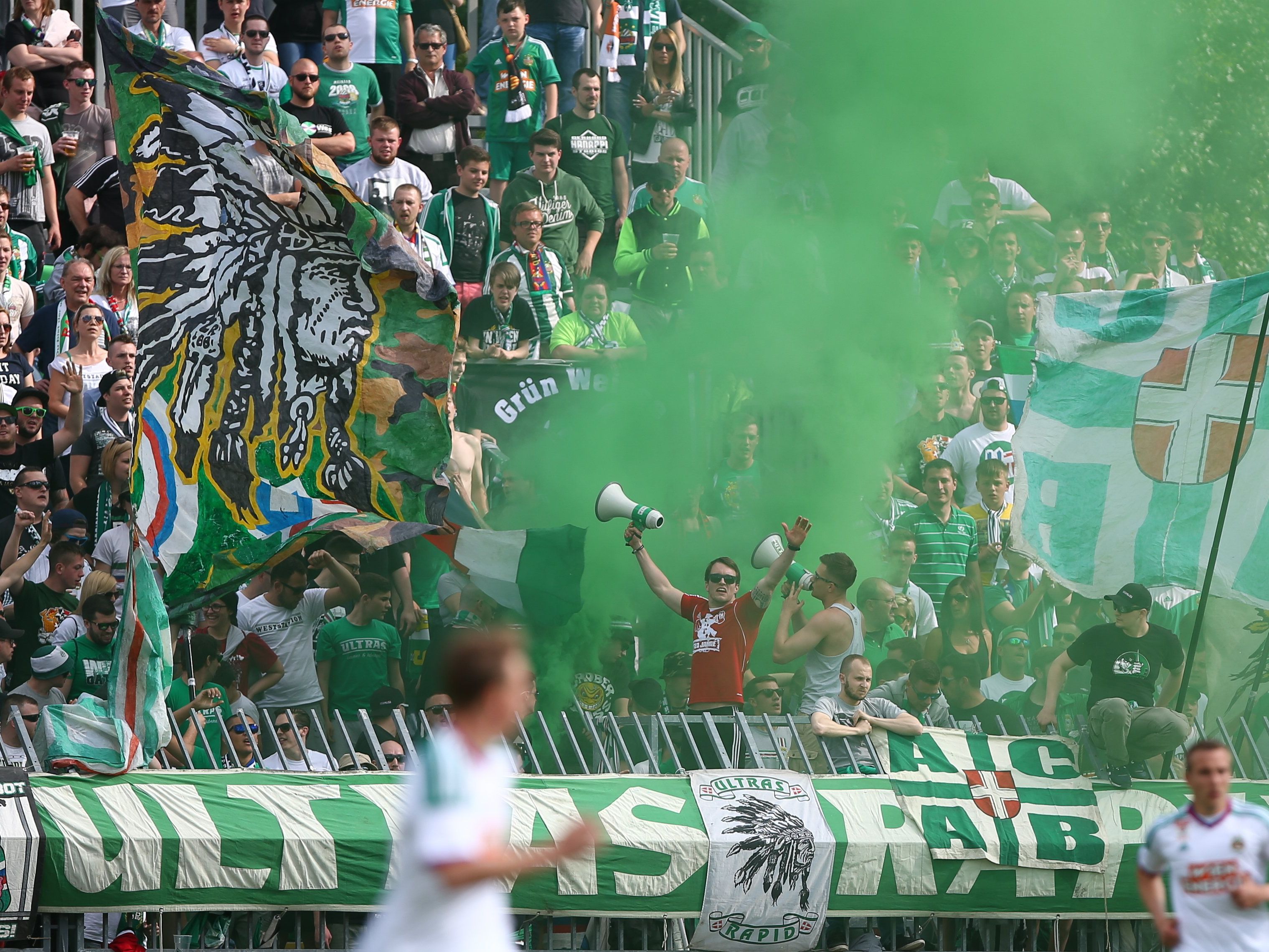 Rapid Wien verpflichtet Isländer Traustason. Rapid Wien verpflichtet Isländer Traustason.