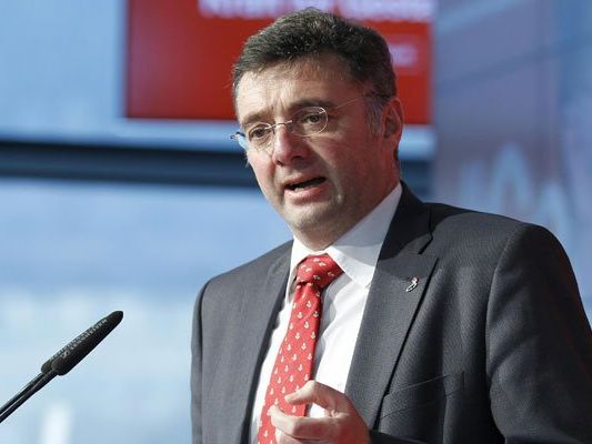 Jörg Leichtfried übernimmt die Agenden von Infrastrukturminister Gerald Klug. Jörg Leichtfried übernimmt die Agenden von Infrastrukturminister Gerald Klug.