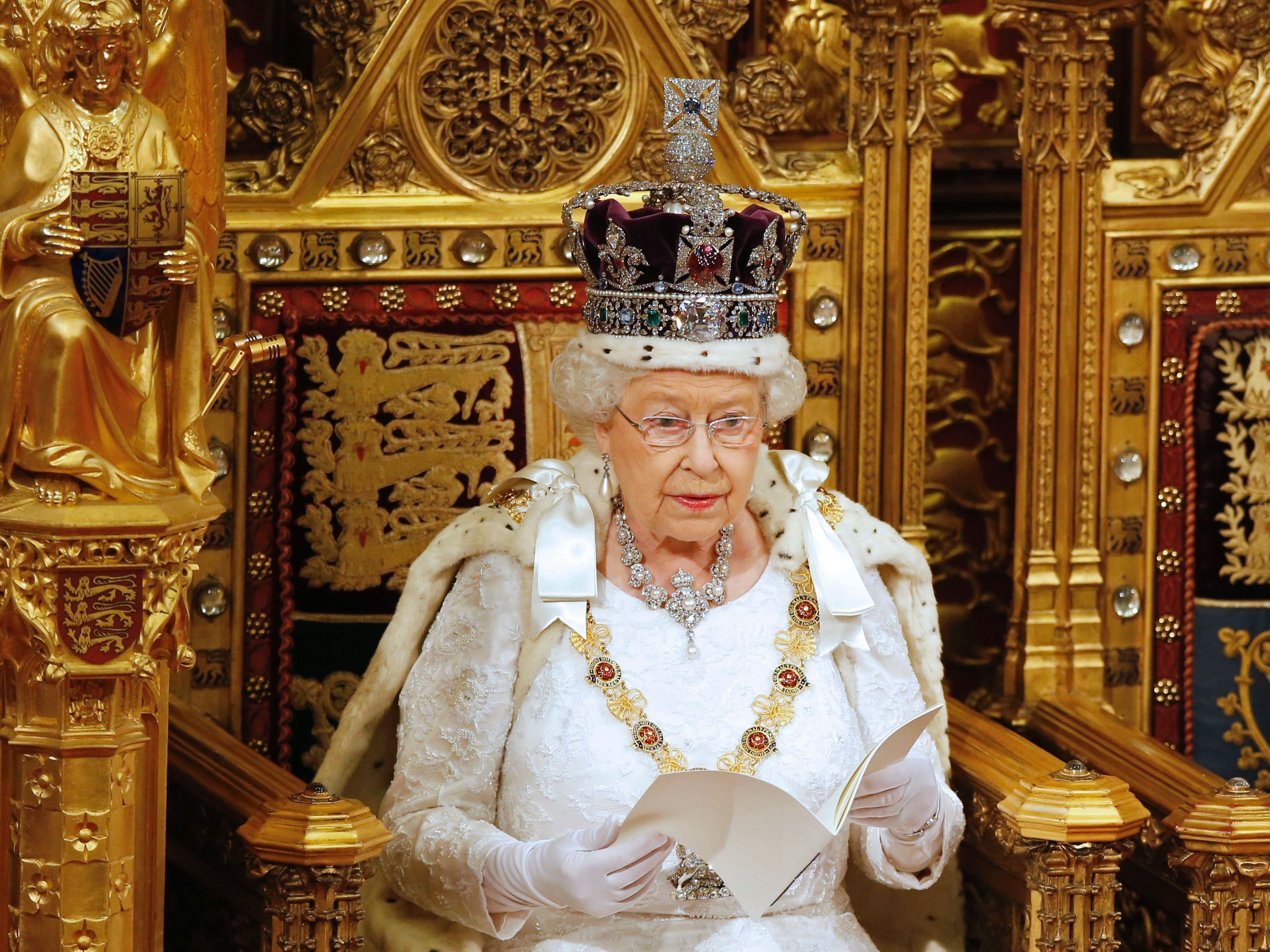 Ein Eindringling versuchte zur Queen zu kommen. Ein Eindringling versuchte zur Queen zu kommen.
