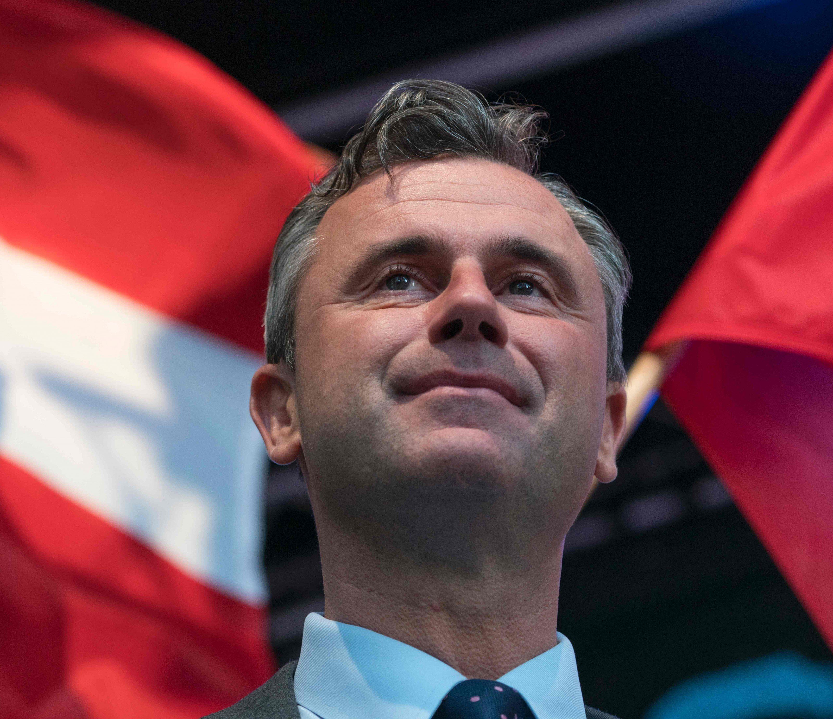 Norbert Hofer hat sich an die Öffentlichkeit gewandt. Norbert Hofer hat sich an die Öffentlichkeit gewandt.