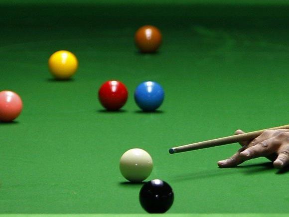 Peter Ebdon verteidigte seinen Titel beim Snooker.
