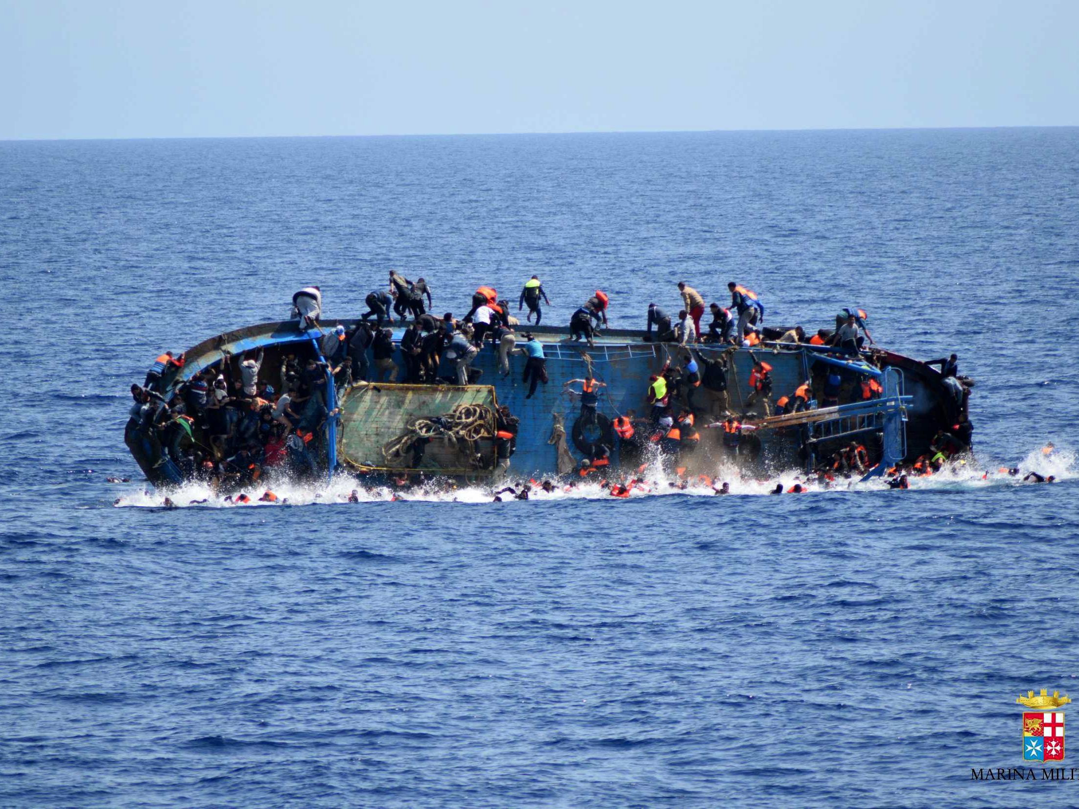 Bei mehreren Schiffsunglücken sind in der vergangenen Woche insgesamt 880 Flüchtlingen im Mittelmeer ertrunken.