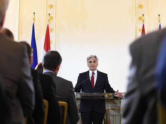 Bundeskanzler Werner Faymann im Rahmen des "Gedenken an die Befreiung vom Nationalsozialismus und an die Beendigung des Zweiten Weltkrieges in Europa"