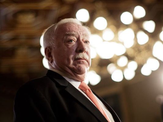 Ein unter anderem vom Wiener Bürgermeister Häupl unterzeichneter Brief ruft gegen die Wahl von Norbert Hofer auf Ein unter anderem vom Wiener Bürgermeister Häupl unterzeichneter Brief ruft gegen die Wahl von Norbert Hofer auf