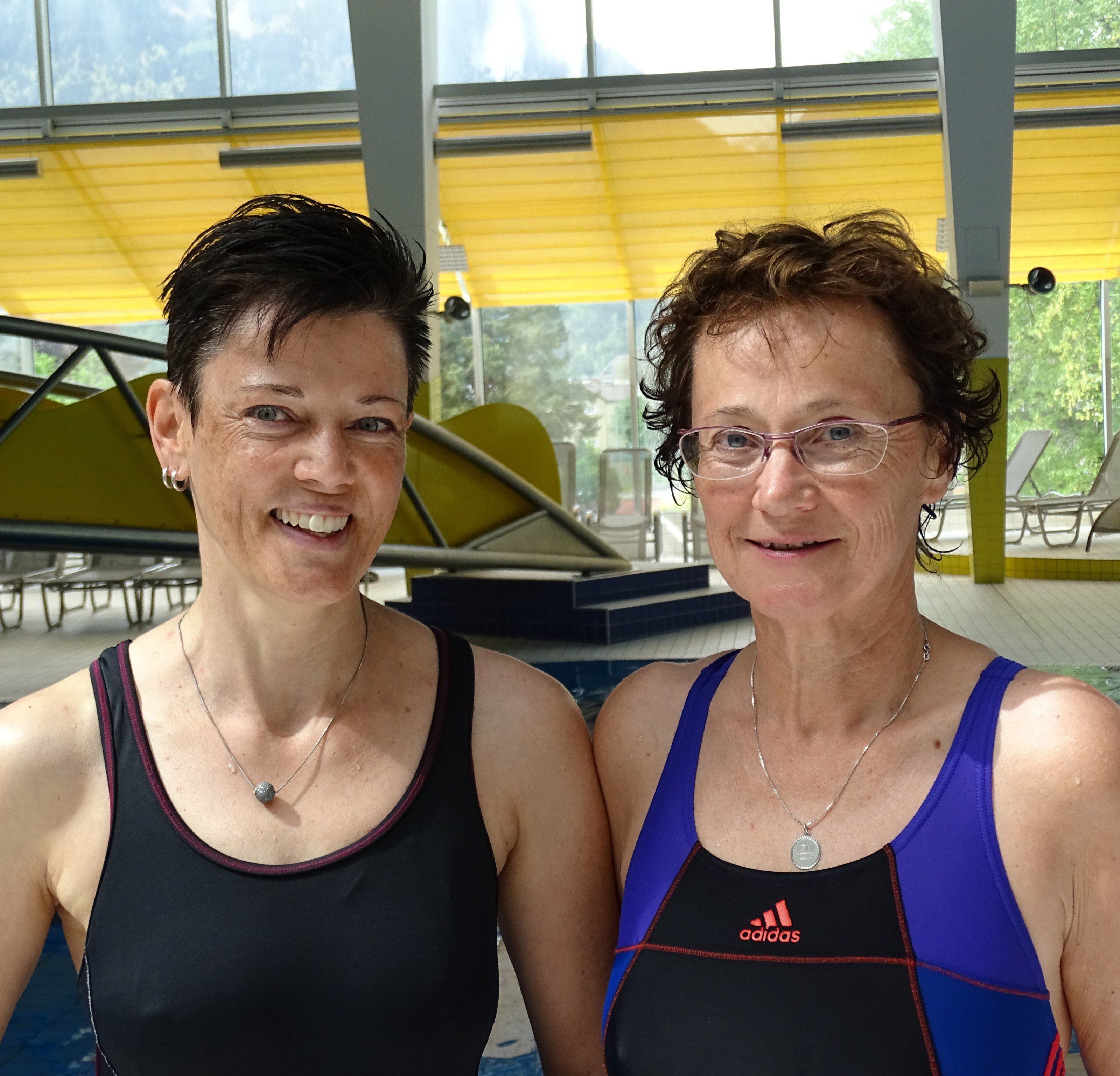Die beiden Schwimmtrainerinnen Carmen Messner und Krista Frohnwieser betreuten die SchülerInnen der VS Obdorf bei ihrem Besuch im Val Blu. Die beiden Schwimmtrainerinnen Carmen Messner und Krista Frohnwieser betreuten die SchülerInnen der VS Obdorf bei ihrem Besuch im Val Blu.