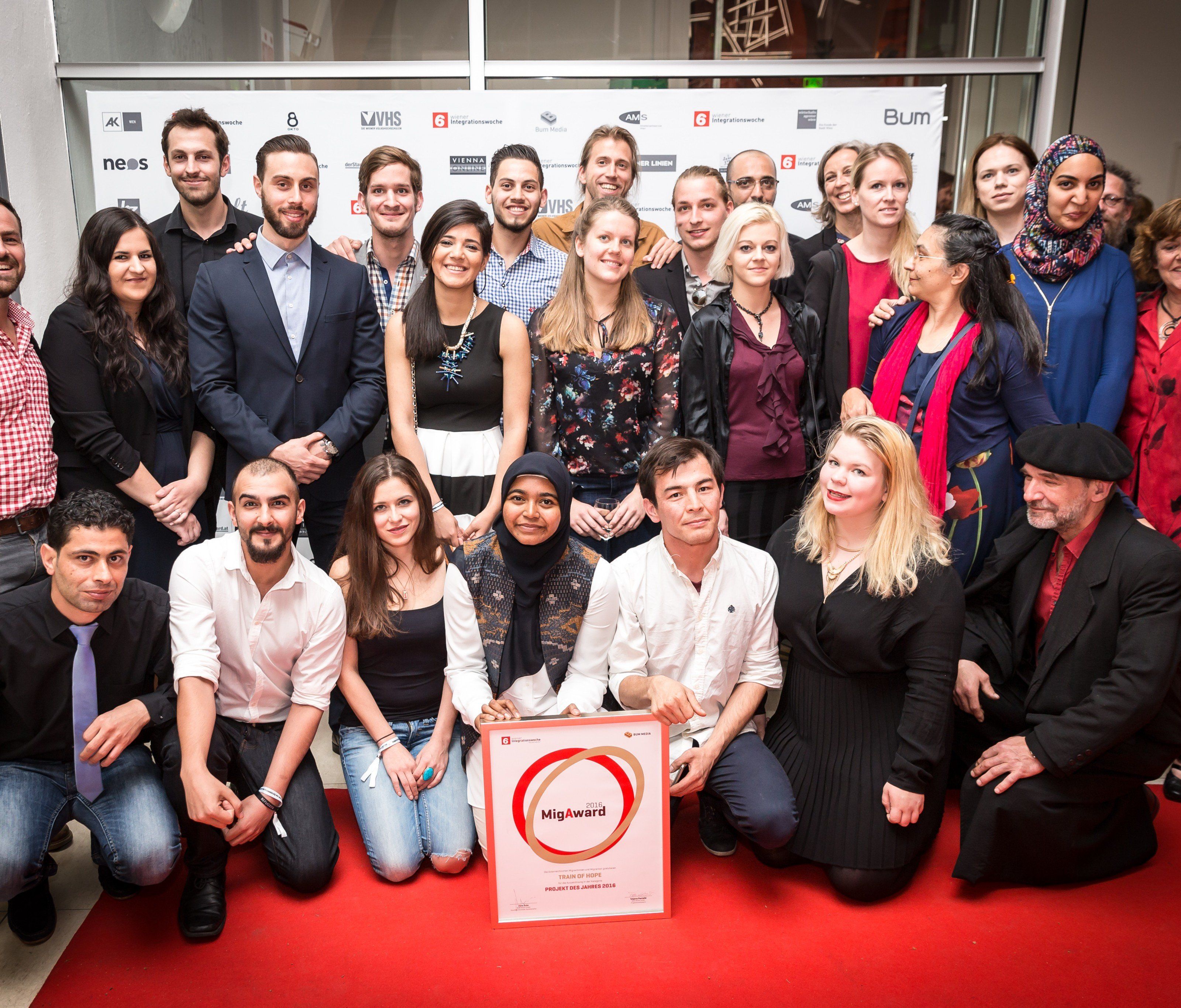 Train of Hope: Gewinner des MigAwards 2016. Train of Hope: Gewinner des MigAwards 2016.