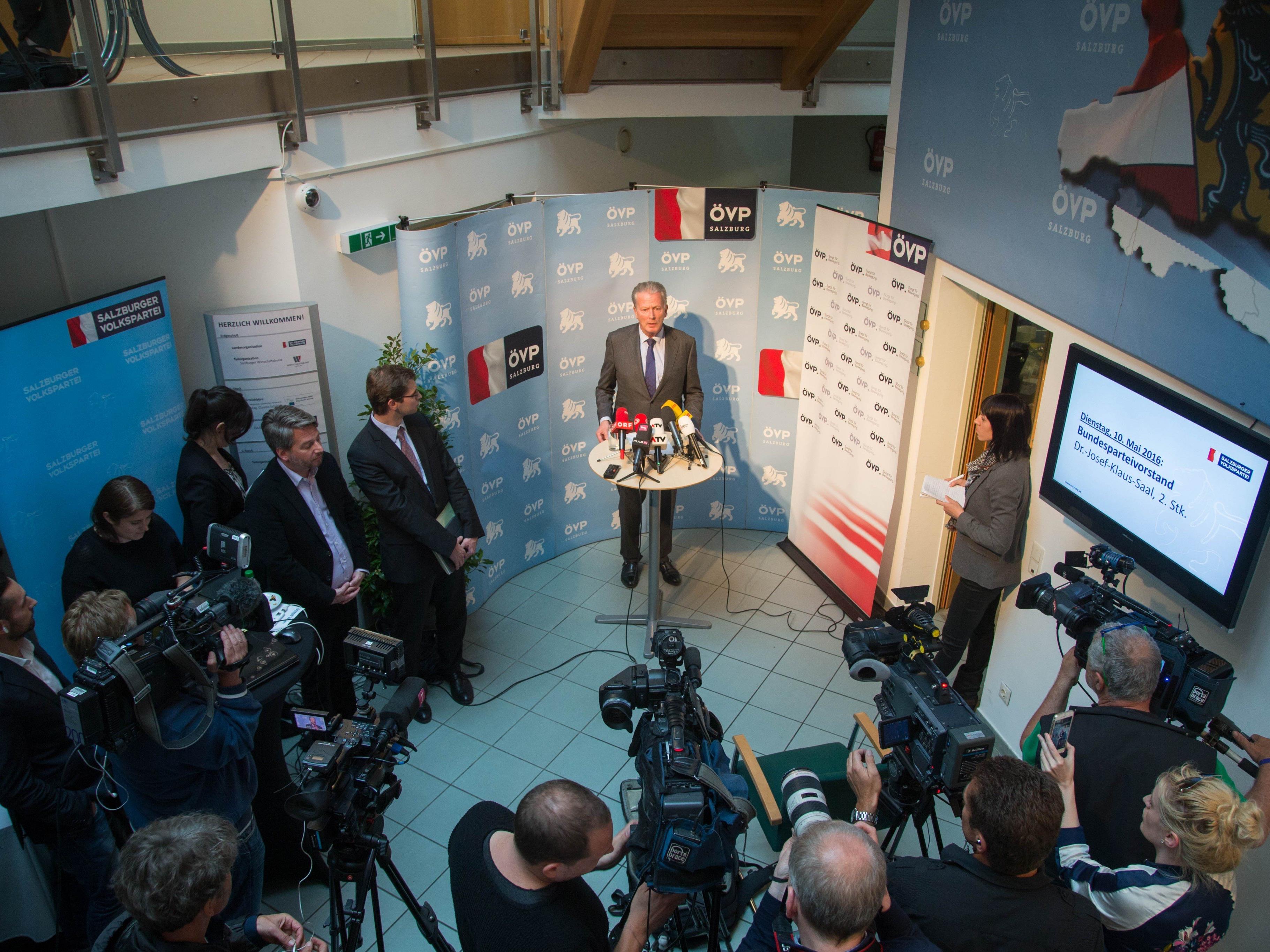 Reinhold Mitterlehner am Dienstag bei der Pressekonferenz in Salzburg.