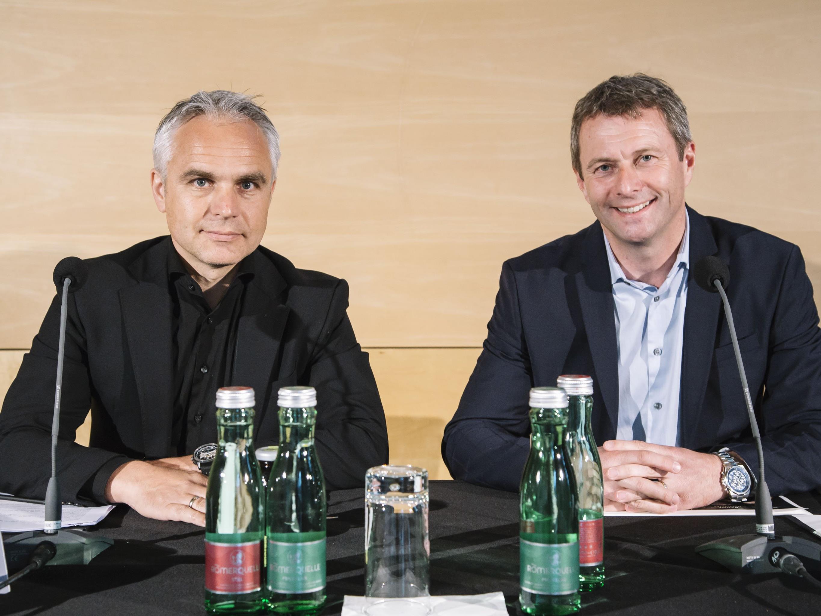 Präsident Manfred Schnetzer und Geschäftsführer Thomas Heißbauer (v.l.) stellten im Seefoyer des Festspielhaus Bregenz das Programm 2016/17 vor.