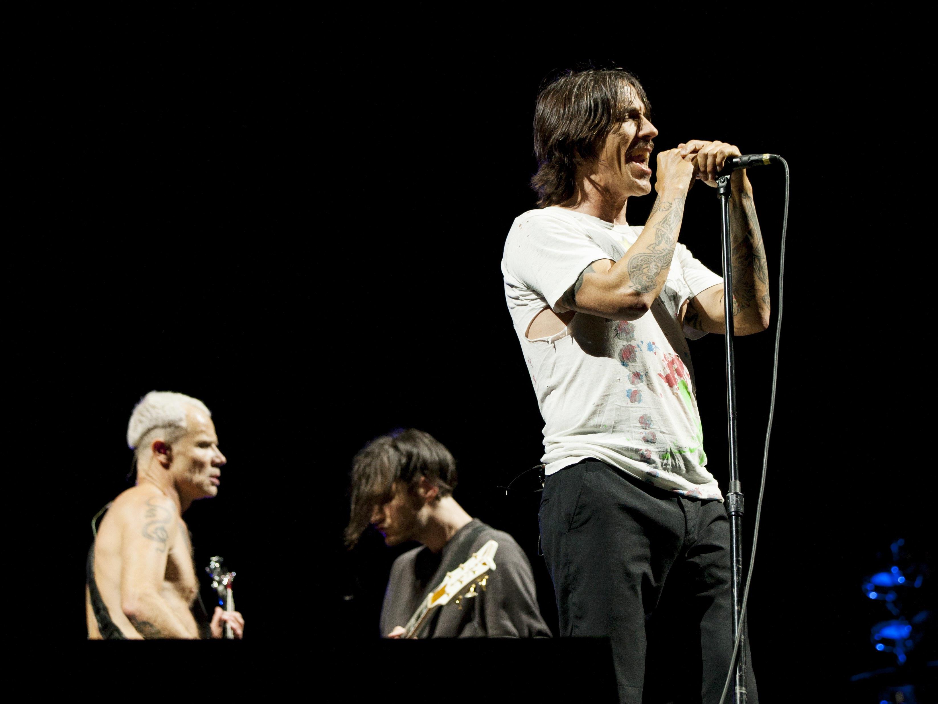 Anthony Kiedis, Frontmann der Red Hot Chilli Peppers ist wieder fit. Nach einer kurzen Pause wegen einer magenentzündung, setze die Band ihre Tour fort.