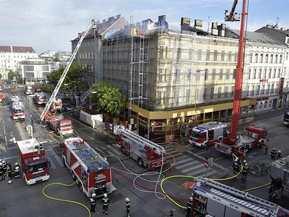 Dachbrand am Zimmermannplatz in Wien-Alsergrund