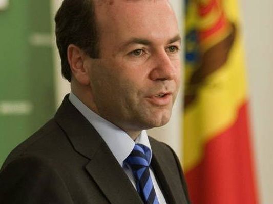 Manfred Weber zeigt sich besorgt über die politische Entwicklung Österreichs. Manfred Weber zeigt sich besorgt über die politische Entwicklung Österreichs.