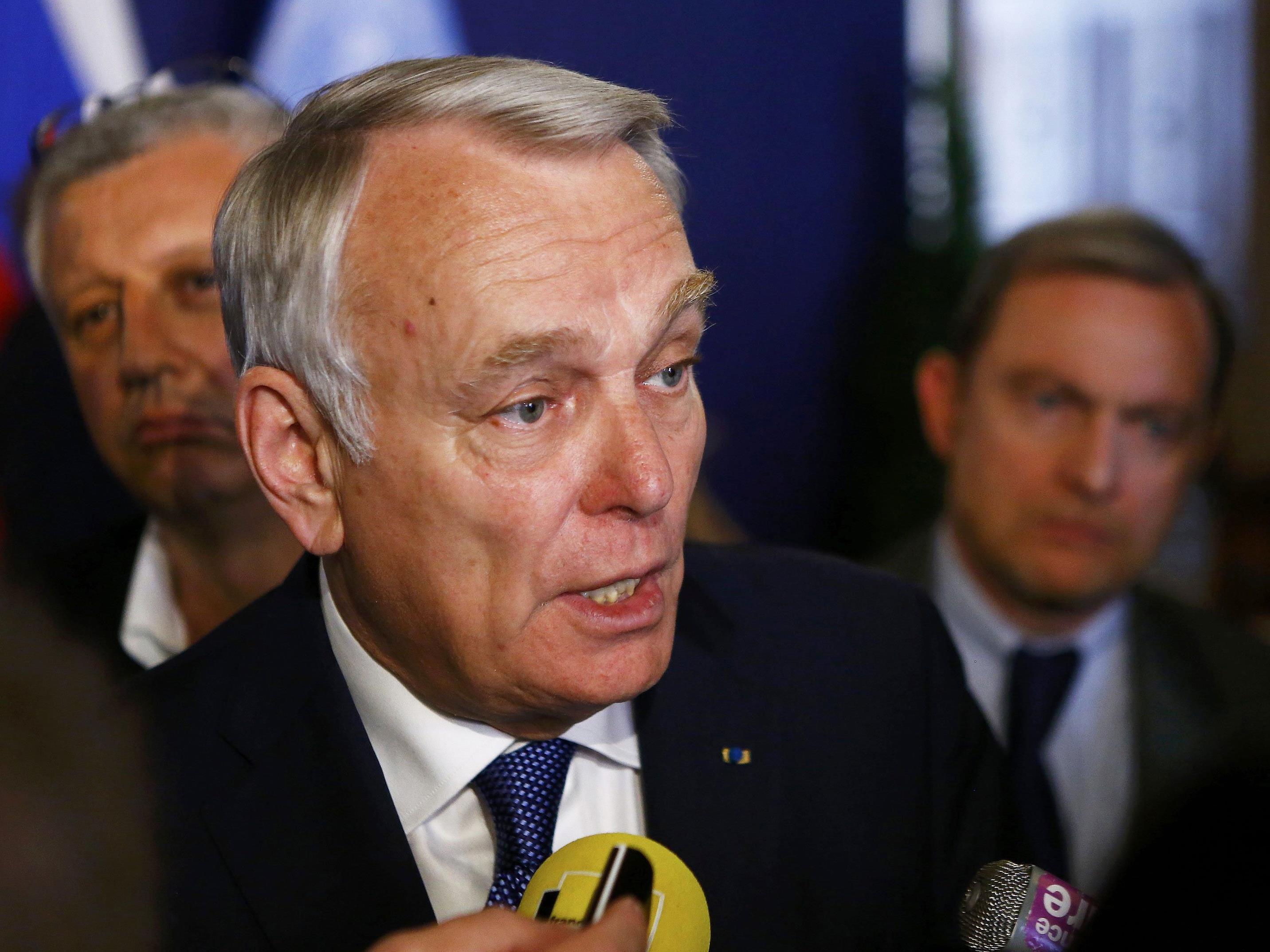 Der französische Außenminister Ayrault zeigt sich "besorgt" über die Möglichkeit eines Hofer-Siegs.