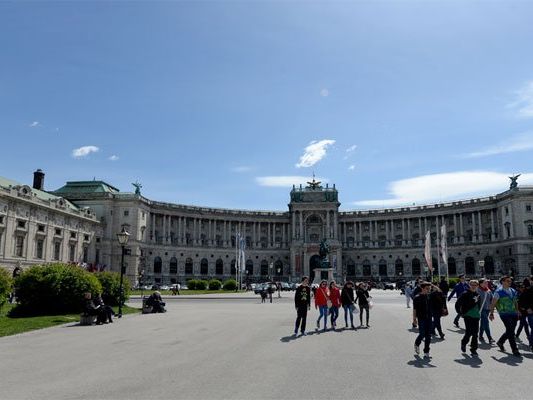 Touristen kommen nach wie vor gerne nach Wien. Touristen kommen nach wie vor gerne nach Wien.