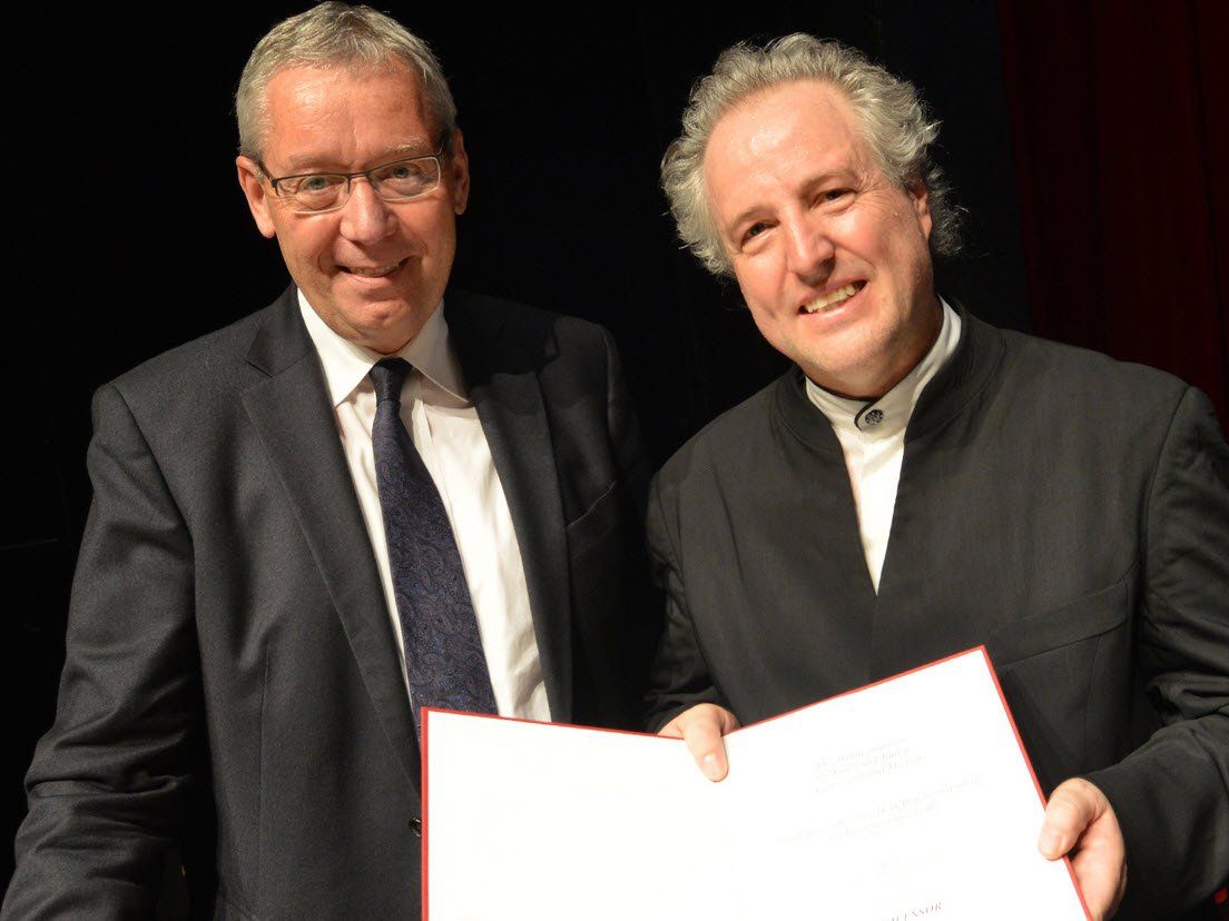 Rüdisser überreichte in Bregenz das Dekret über den Berufstitel "Professor" Rüdisser überreichte in Bregenz das Dekret über den Berufstitel "Professor"