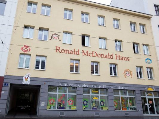 Das Ronald McDonald-Kinderhilfehaus gegenüber dem St. Anna-Kinderspital. Das Ronald McDonald-Kinderhilfehaus gegenüber dem St. Anna-Kinderspital.