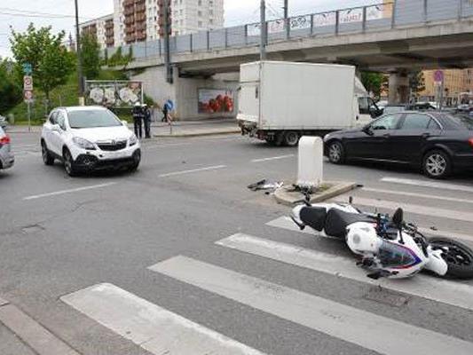 Bei einem Verkehrsunfall in Simmering wurde ein Motorradfahrer verletzt