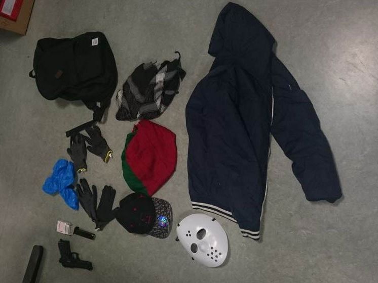 Die Ausrüstung zum Überfall der Jugendlichen auf eine Tankstelle in Wien-Donaustadt. Die Ausrüstung zum Überfall der Jugendlichen auf eine Tankstelle in Wien-Donaustadt.