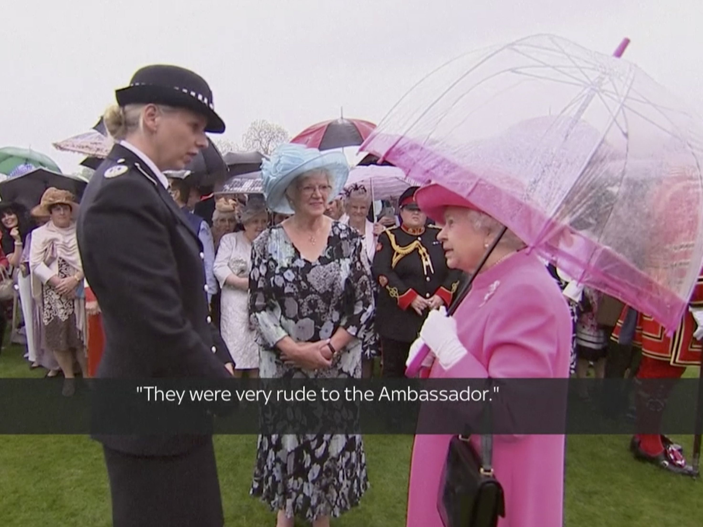 The Queen is not amused - BBC zeichnet undiplomatische Worte auf. The Queen is not amused - BBC zeichnet undiplomatische Worte auf.