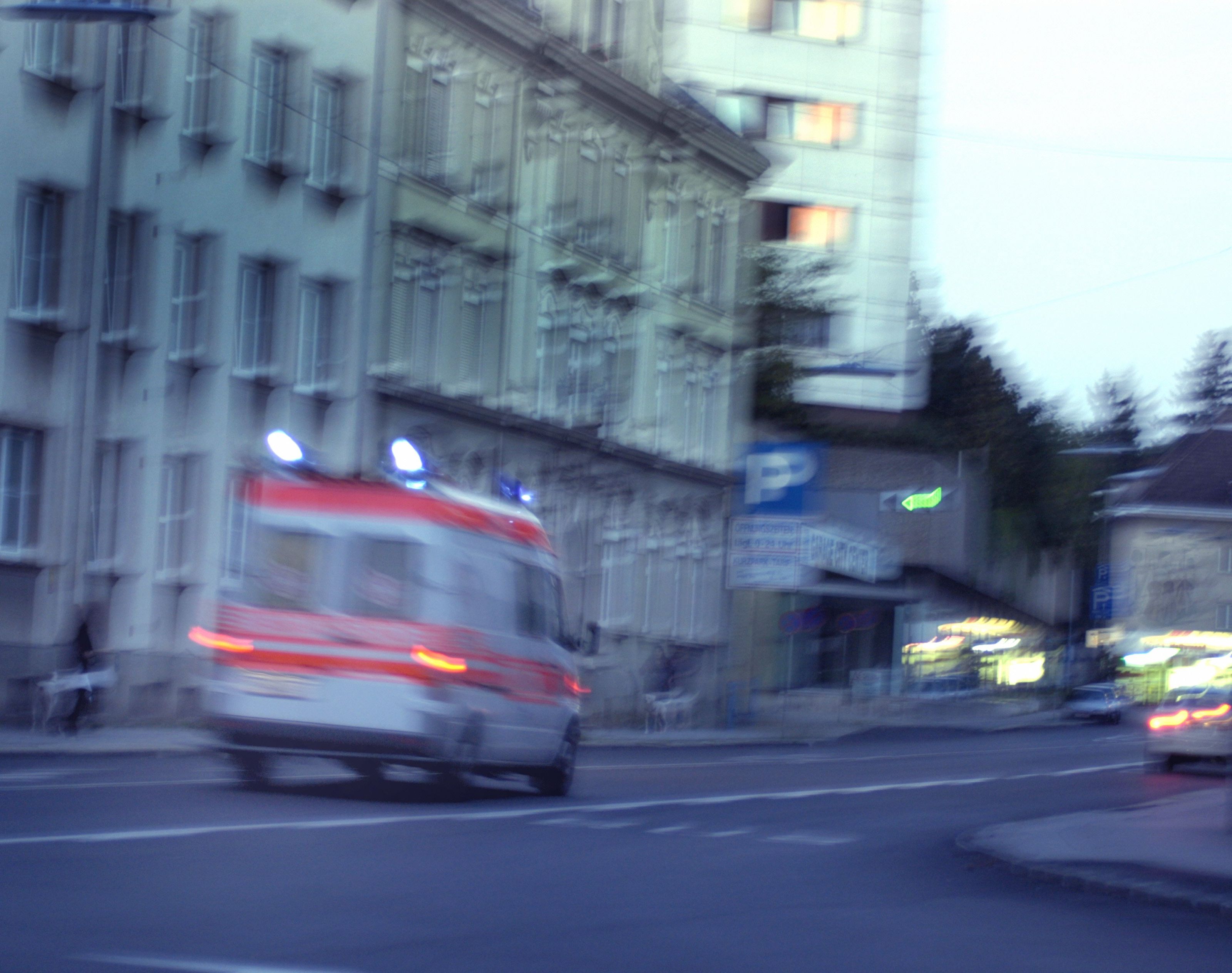 Am Freitagnachmittag wurde ein 86-jähriger Mann von einem Lkw angefahren.