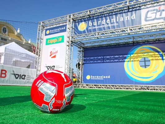 Nur wer Ballgefühl beweist, kann sich beim Supergoal-Event für das Finale qualifizieren. Nur wer Ballgefühl beweist, kann sich beim Supergoal-Event für das Finale qualifizieren.