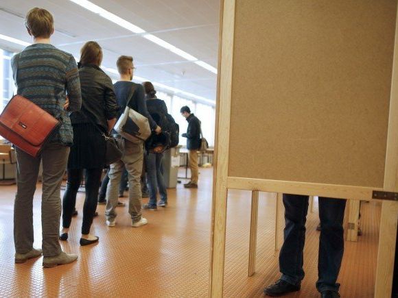 Bis 16 Uhr sind die Wahllokale im Schnitt im Einsatz. Bis 16 Uhr sind die Wahllokale im Schnitt im Einsatz.