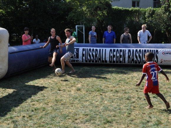 Die Football Helps Foundation veranstaltet ihr zweites Barfußturnier in Wien.