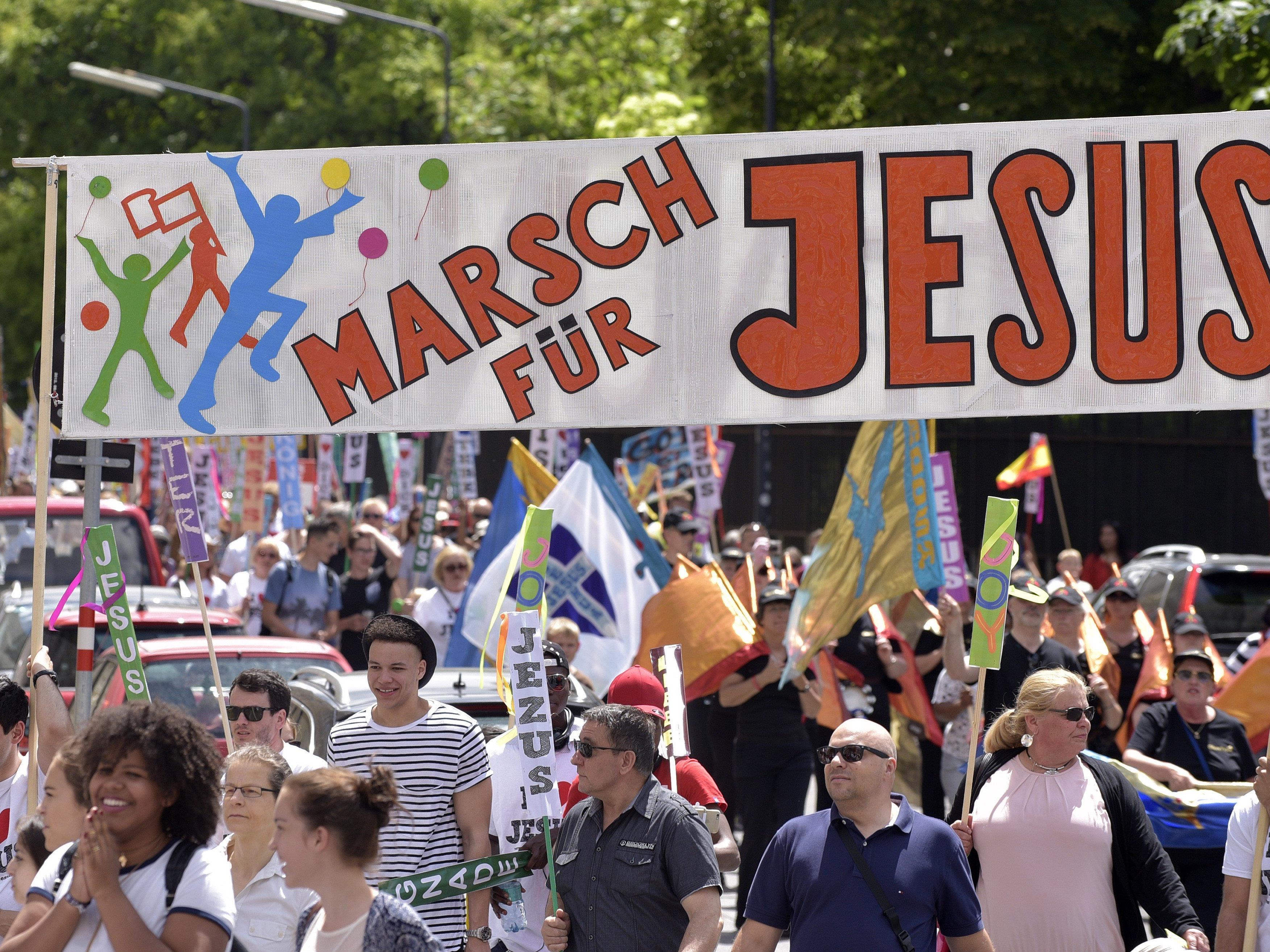 10.000 kamen zum "Marsch für Jesus" zum Wiener Heldenplatz.