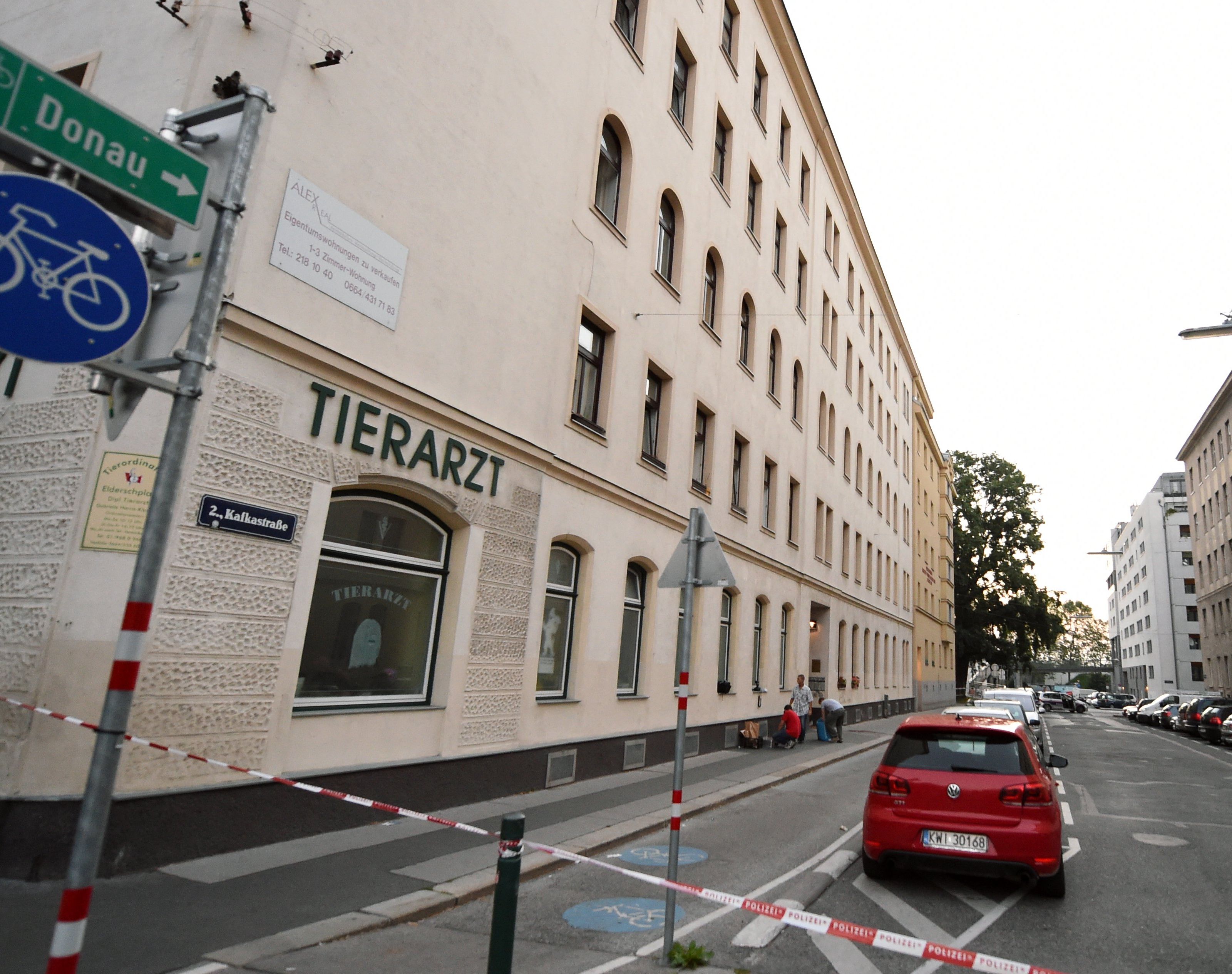 50-Jähriger in Wien-Leopoldstadt auf offener Straße erschossen. 50-Jähriger in Wien-Leopoldstadt auf offener Straße erschossen.