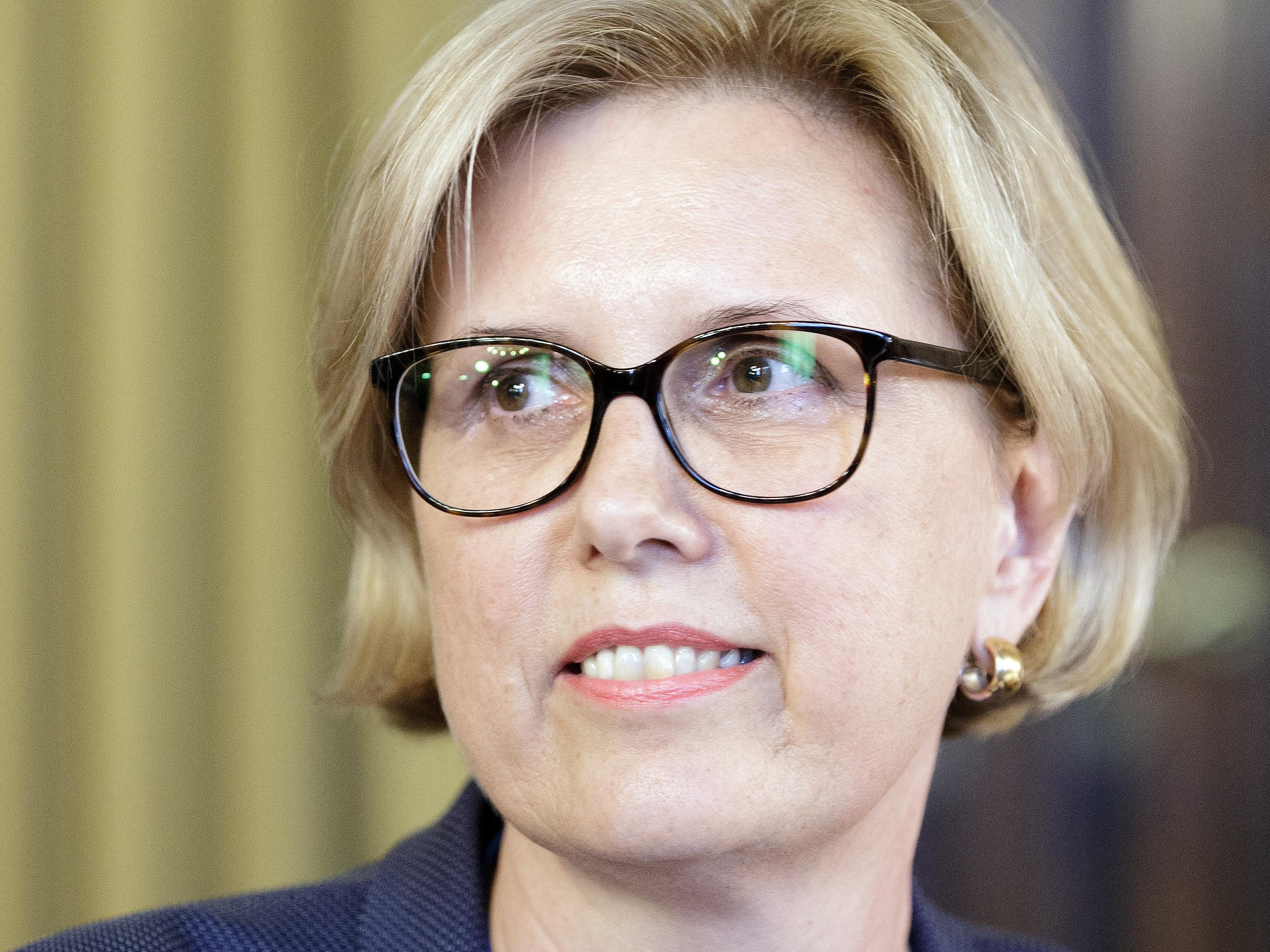 Bundespräsident Heinz Fischer lobt heute die neue Rechnungshofpräsidentin Margit Kraker an.