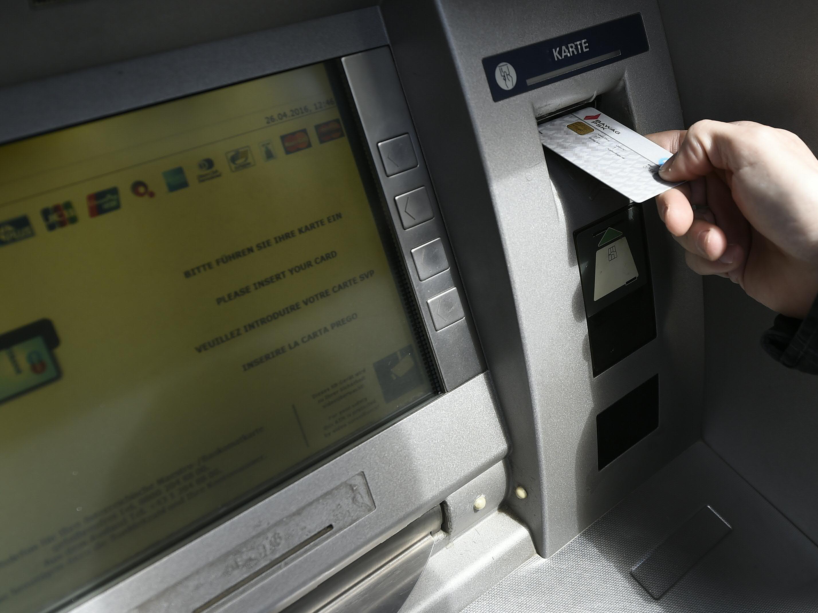 Die seit Montagnachmittag österreichweit ausgefallenen Bankomaten funktionieren wieder. Bei Bezahlterminals in Geschäften gibt es noch vereinzelt Probleme.