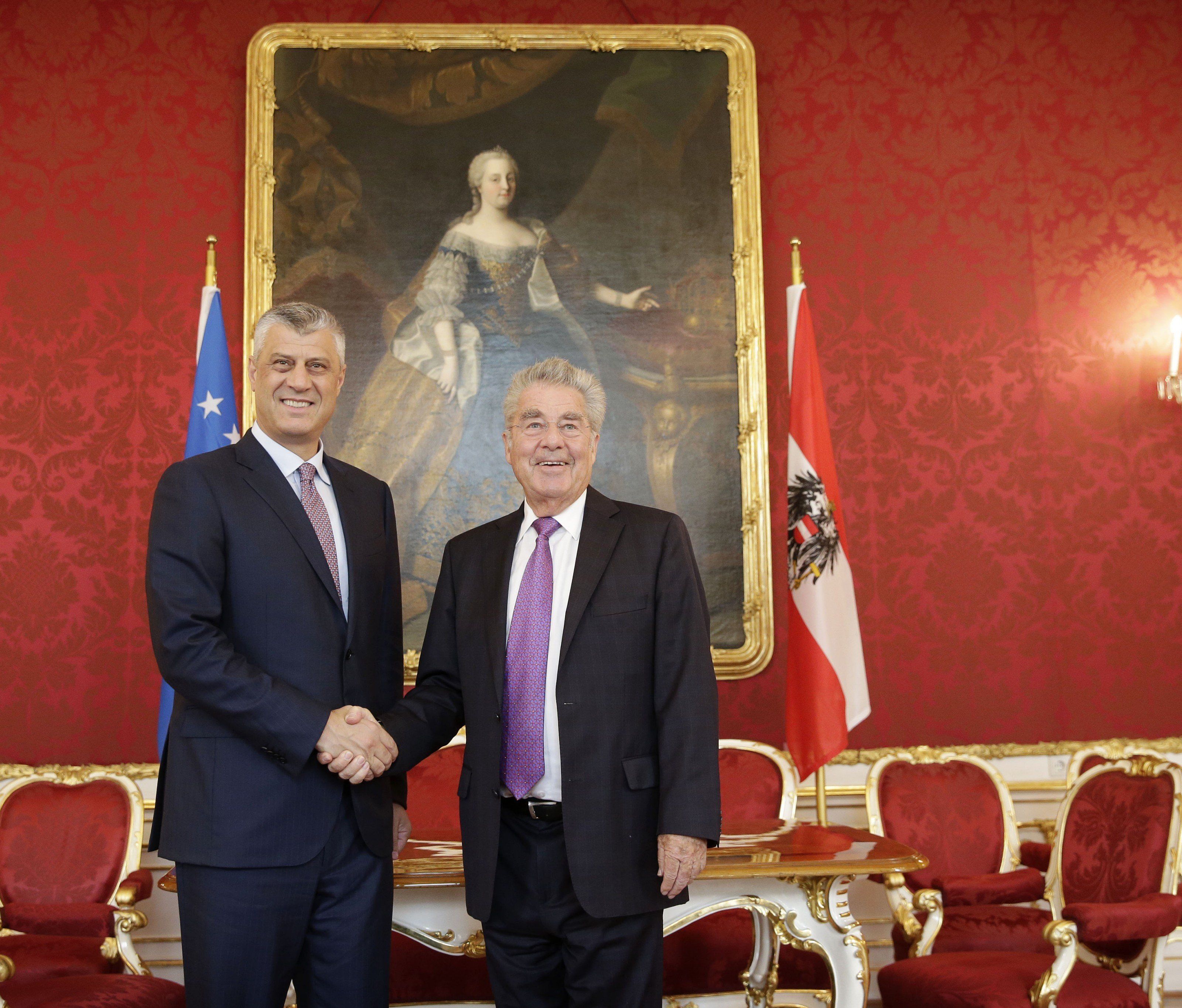 Österreichs Bundespräsident Heinz Fischer (r.) mit seinem kosovarischen Amtskollegen Hashim Thaci in Wien. Österreichs Bundespräsident Heinz Fischer (r.) mit seinem kosovarischen Amtskollegen Hashim Thaci in Wien.