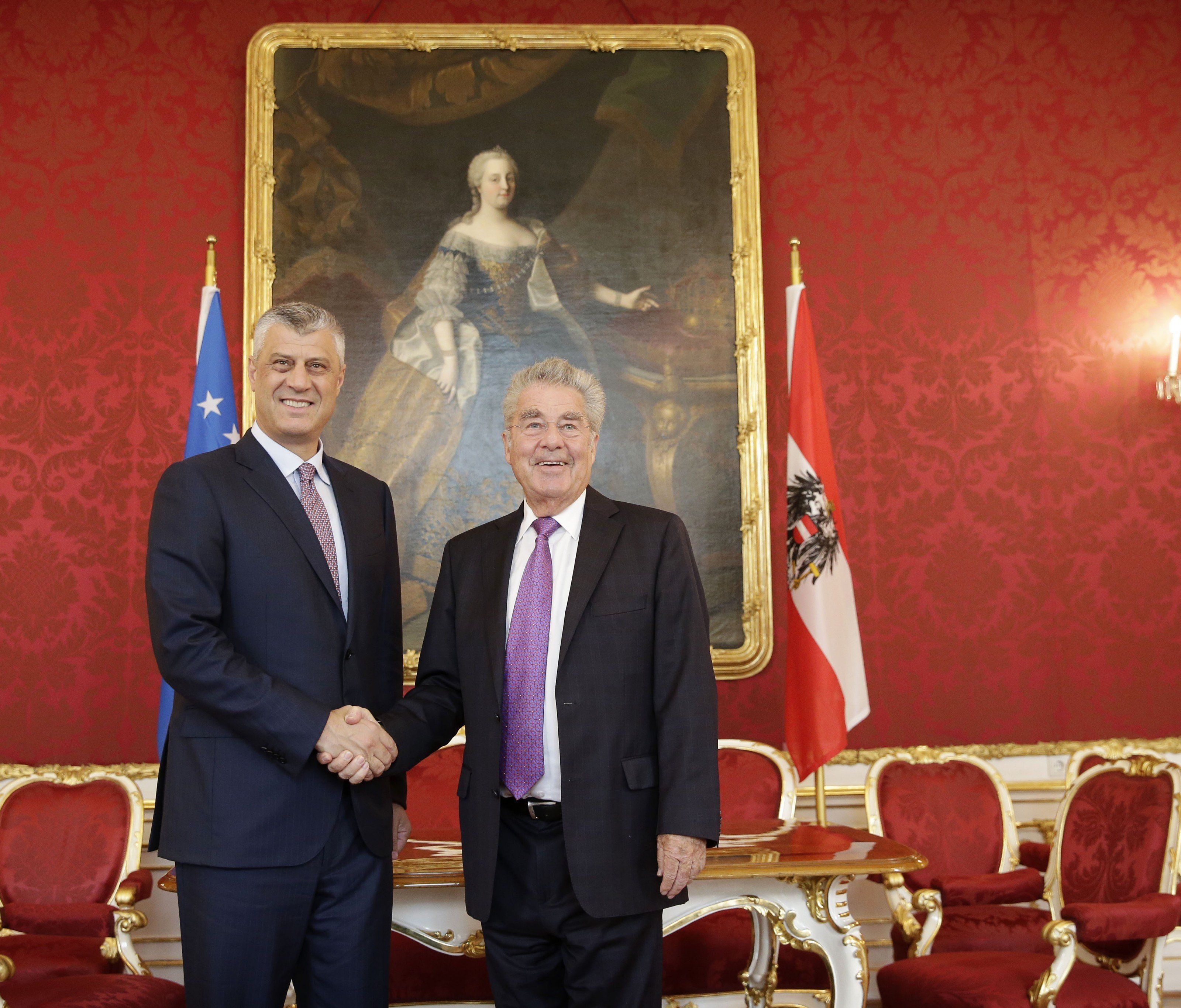 Österreichs Bundespräsident Heinz Fischer (r.) mit seinem kosovarischen Amtskollegen Hashim Thaci in Wien.