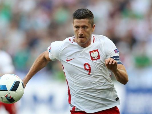 Die Ukraine trifft in Runde drei der EM-Gruppe C auf Polen. Die Ukraine trifft in Runde drei der EM-Gruppe C auf Polen.