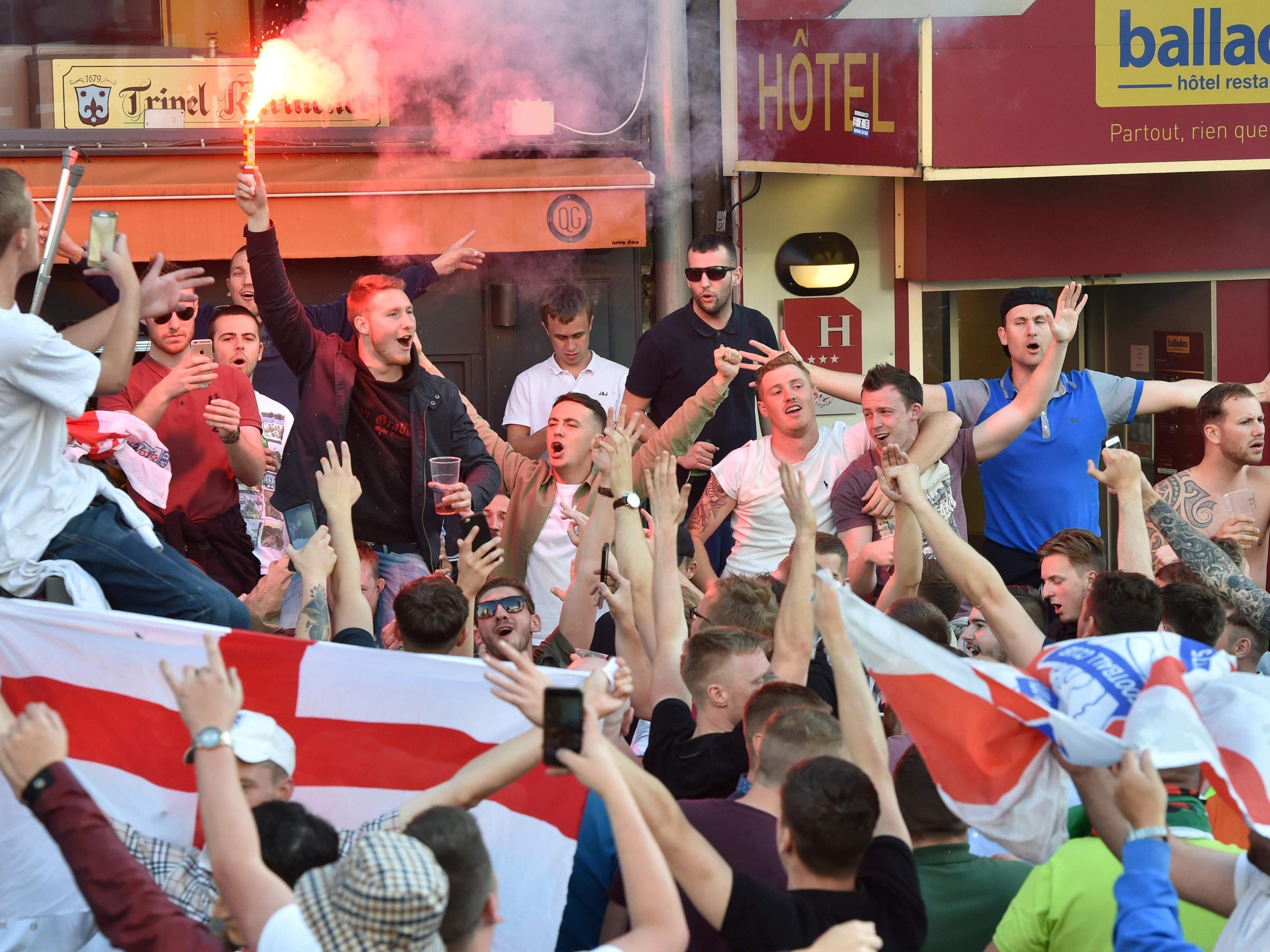 Englische Fans randalierten in Lille und lösten einen Polizeieinsatz aus.