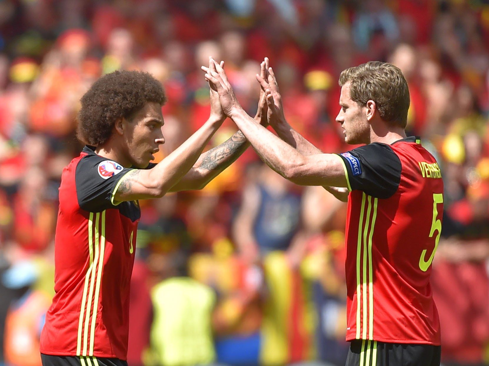 Mit einem 3:0-Sieg über Irland schießen sich die Belgier zurück ins Turnier. Mit einem 3:0-Sieg über Irland schießen sich die Belgier zurück ins Turnier.