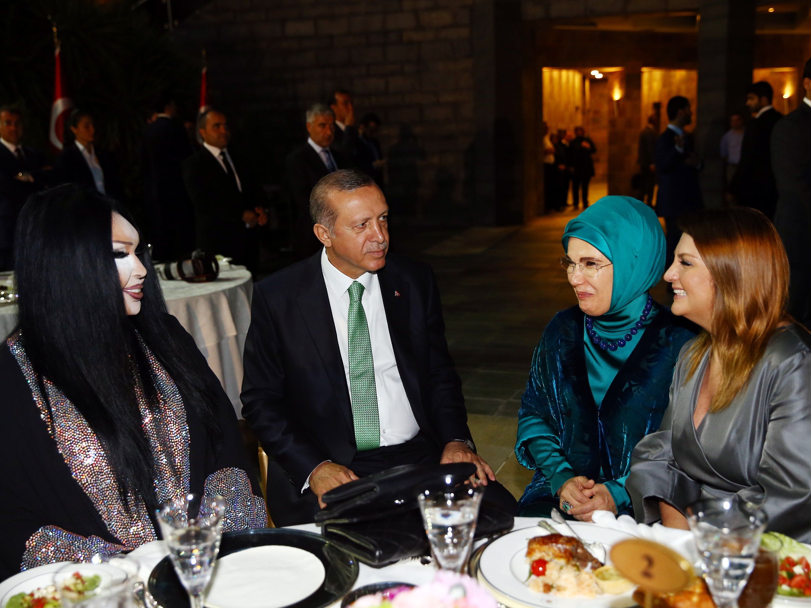 Erdogan mit dem Trans-Star am Tisch Erdogan mit dem Trans-Star am Tisch