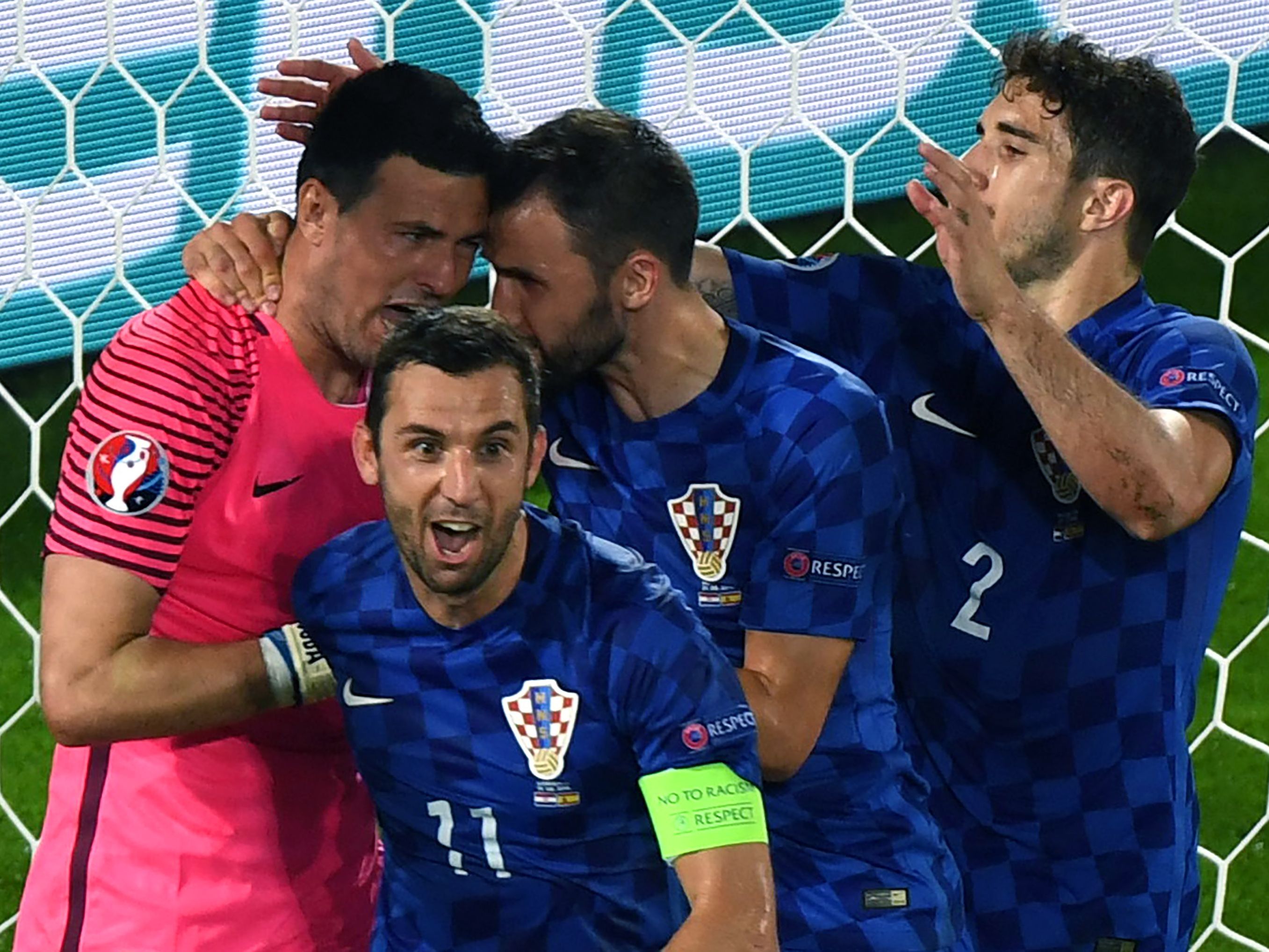 Kroatien feierte in der Gruppe D einen 2:1-Sieg über Spanien und spielt sich an die Tabellenspitze. Kroatien feierte in der Gruppe D einen 2:1-Sieg über Spanien und spielt sich an die Tabellenspitze.