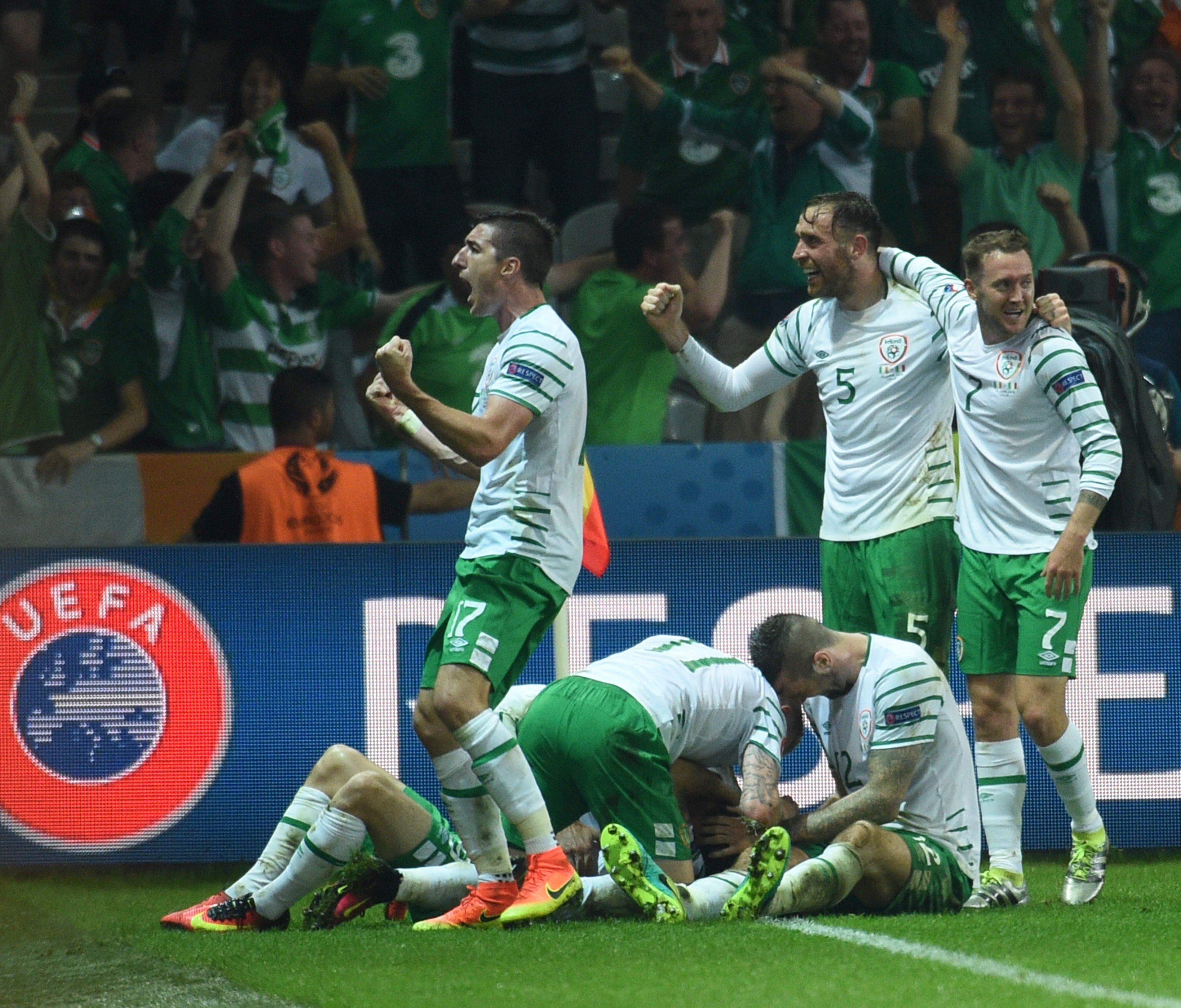 Italien, Belgien und Irland stehen im Achtelfinale. Italien, Belgien und Irland stehen im Achtelfinale.